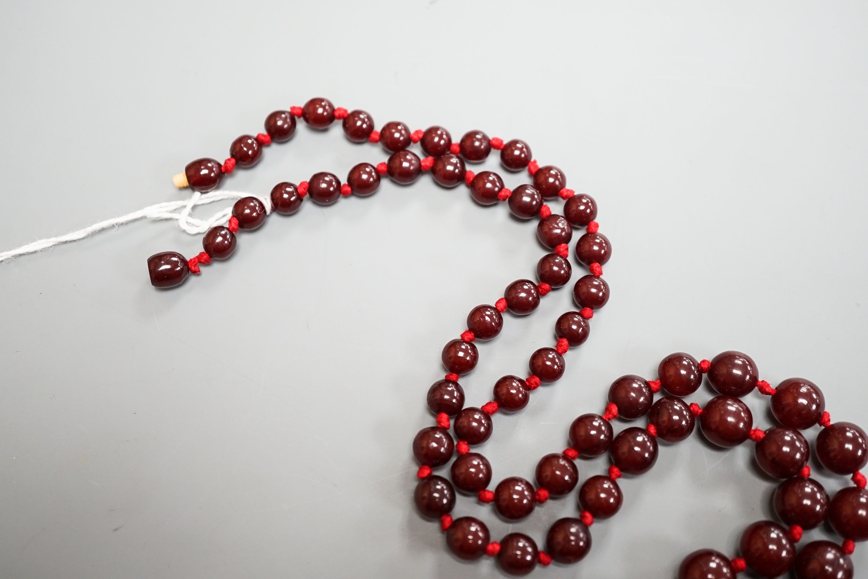 A graduated cherry amber bead necklace, 110cm, gross weight 94 grams.